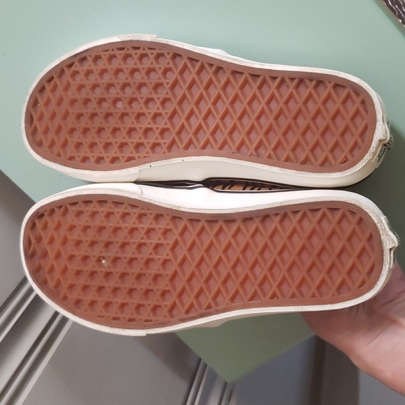 Vans Classic Slip-on Shoes Unisex Tiger Print Men's size 3.5 Women's size 5.0 - Picture 3 of 8